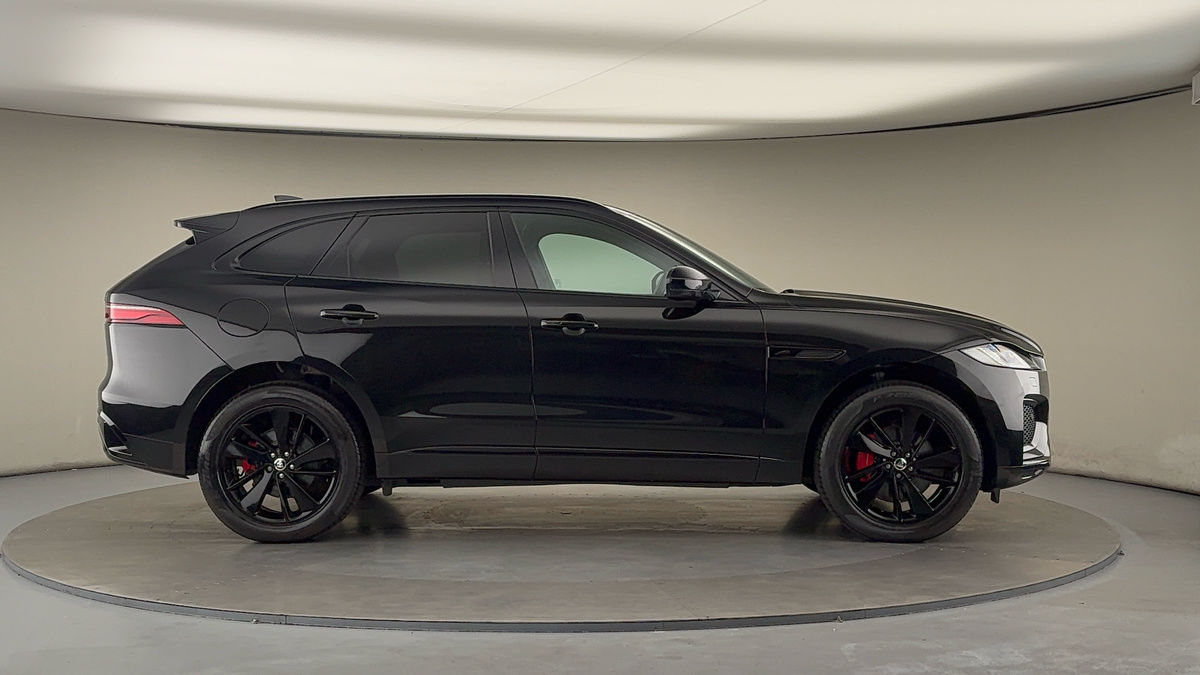 Jaguar F-PACE Image 16
