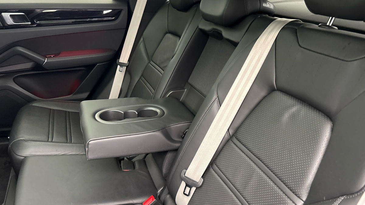 Porsche Cayenne Image 9