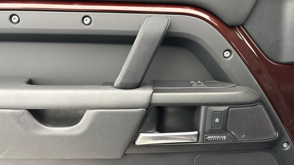 Land Rover Defender 110 Urban Image 19