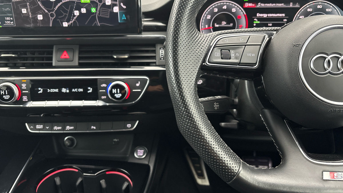 Audi A4 Avant Image 13