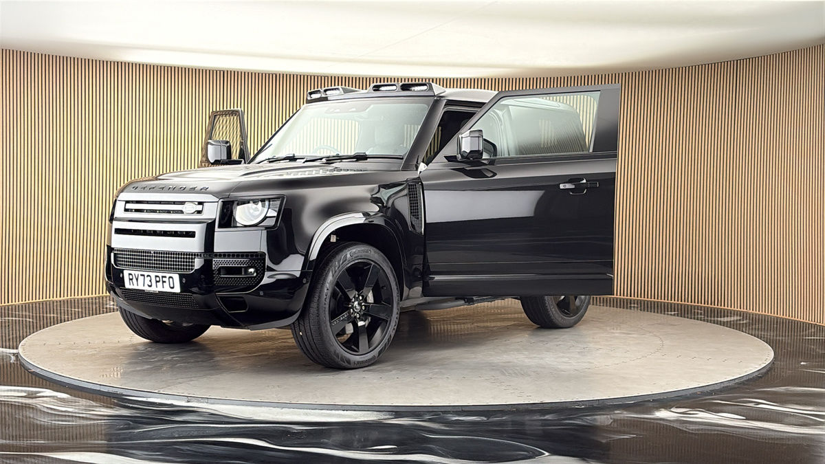 More views of Land Rover Defender 90