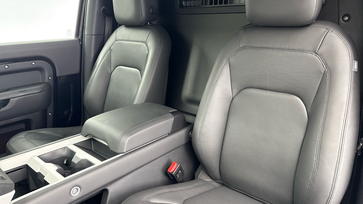 Land Rover Defender 90 Image 7