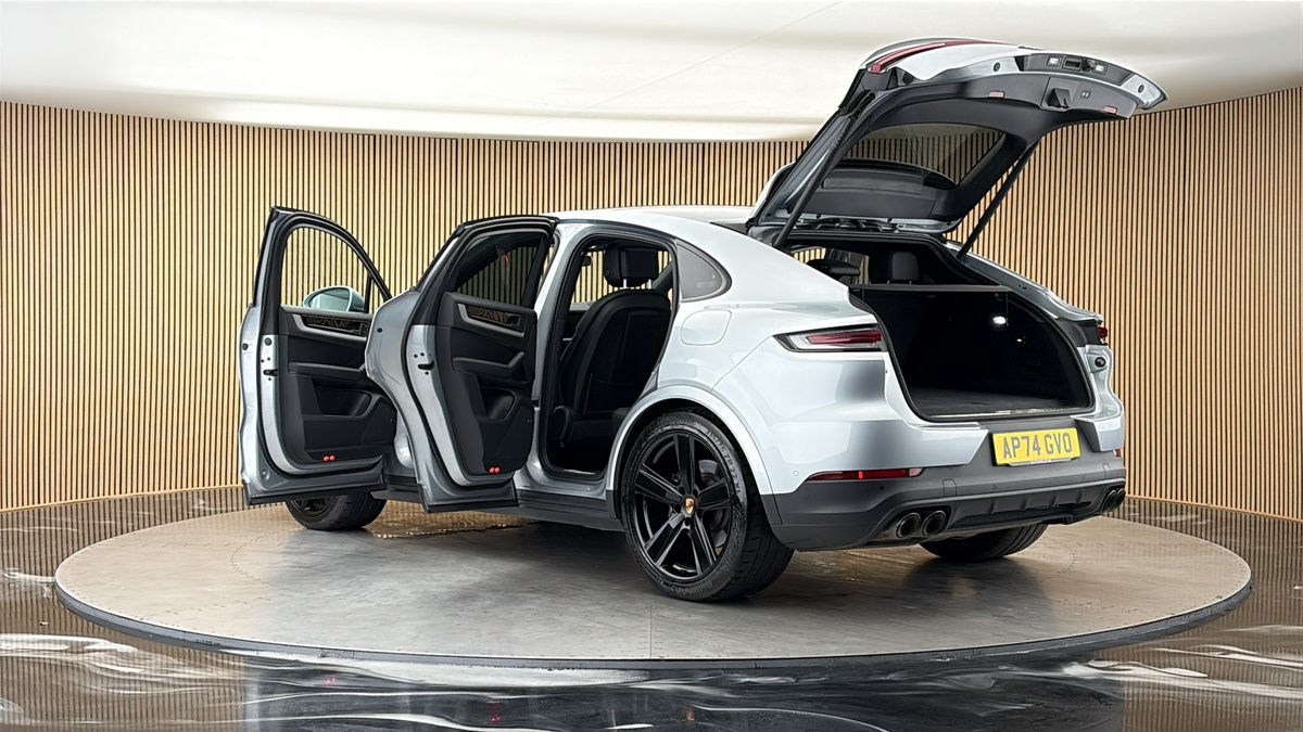 More views of Porsche Cayenne