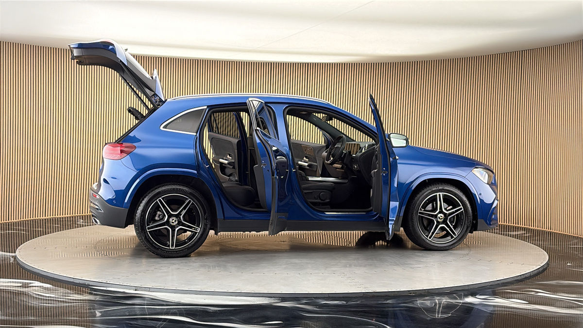 More views of Mercedes-Benz GLA