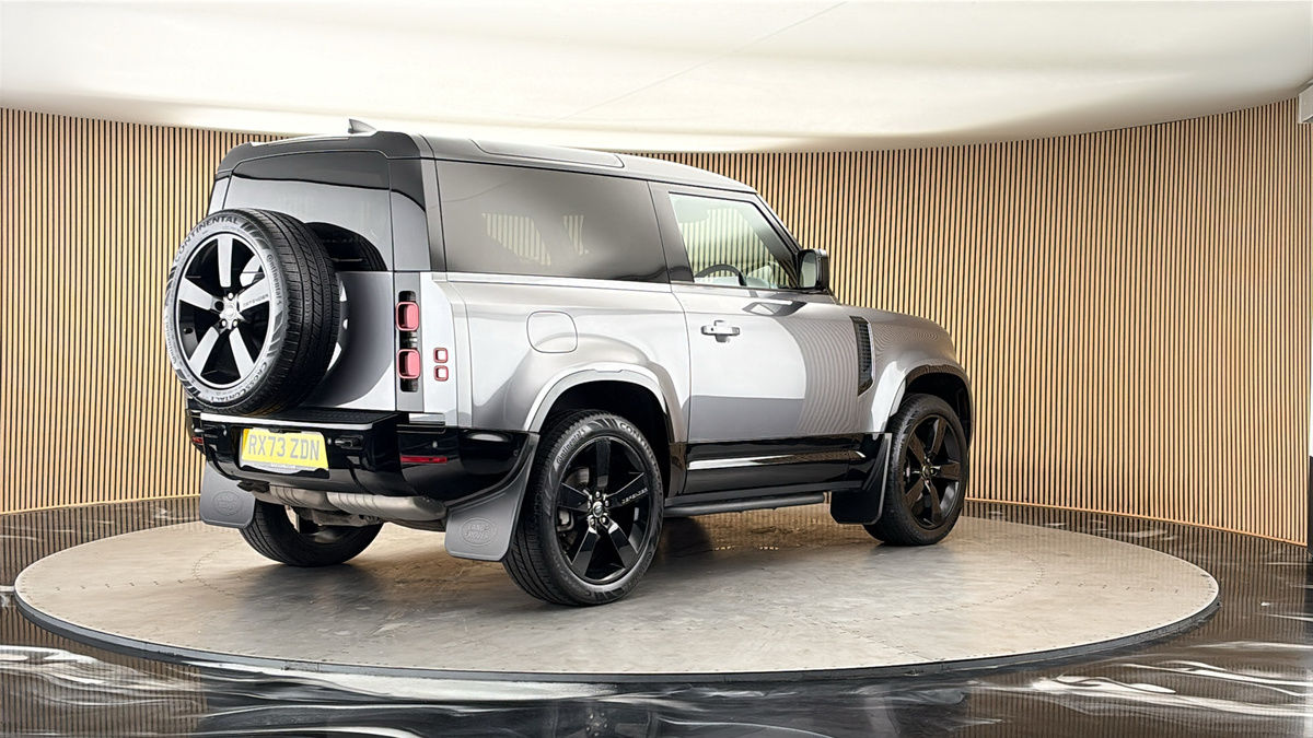 Land Rover Defender 90 Image 21