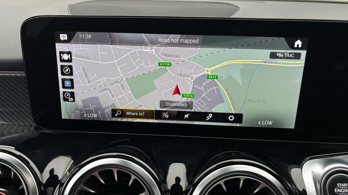 Mercedes-Benz GLB Image 17