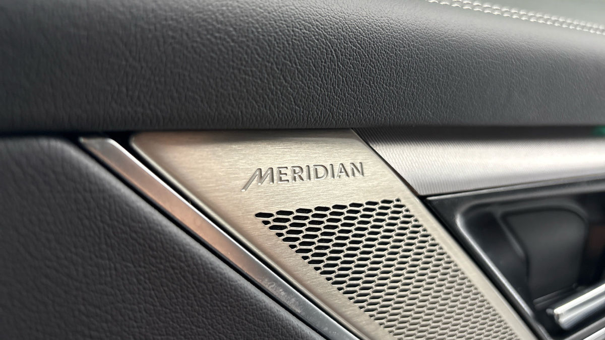 Jaguar F-PACE Image 25