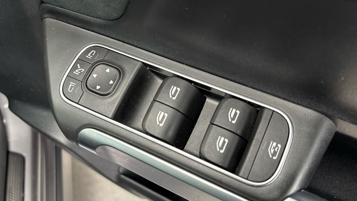 Mercedes-Benz GLB Image 25