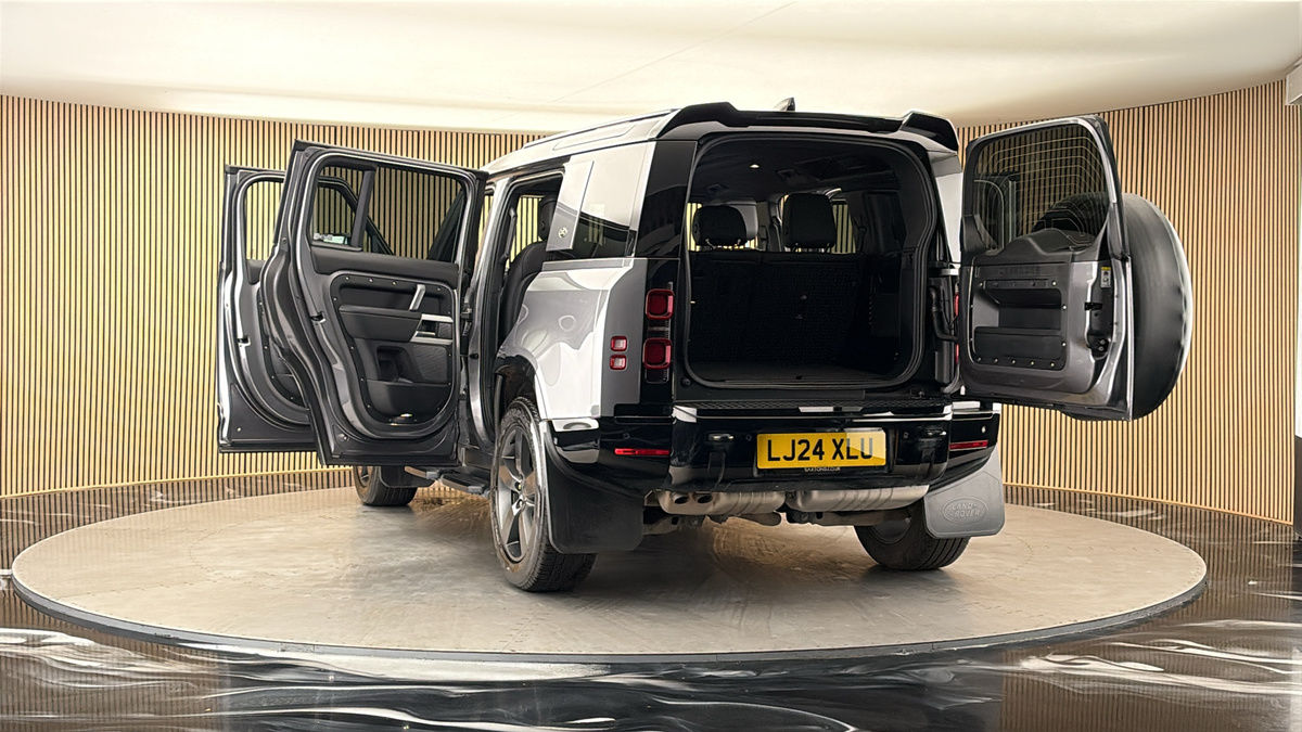 More views of Land Rover Defender 110