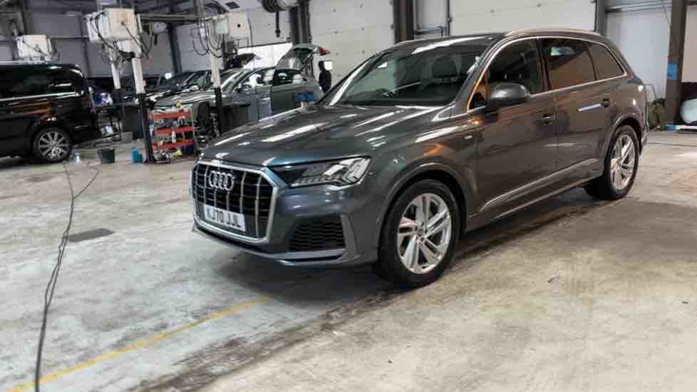 More views of Audi Q7
