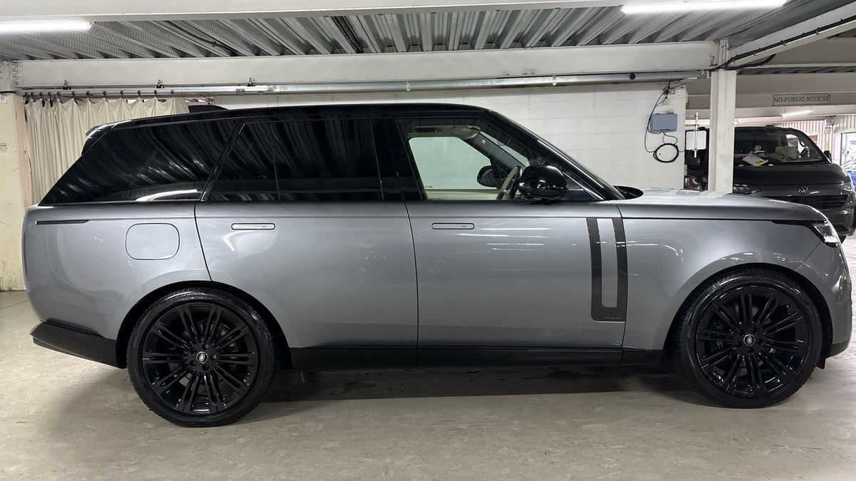 More views of Land Rover Range Rover