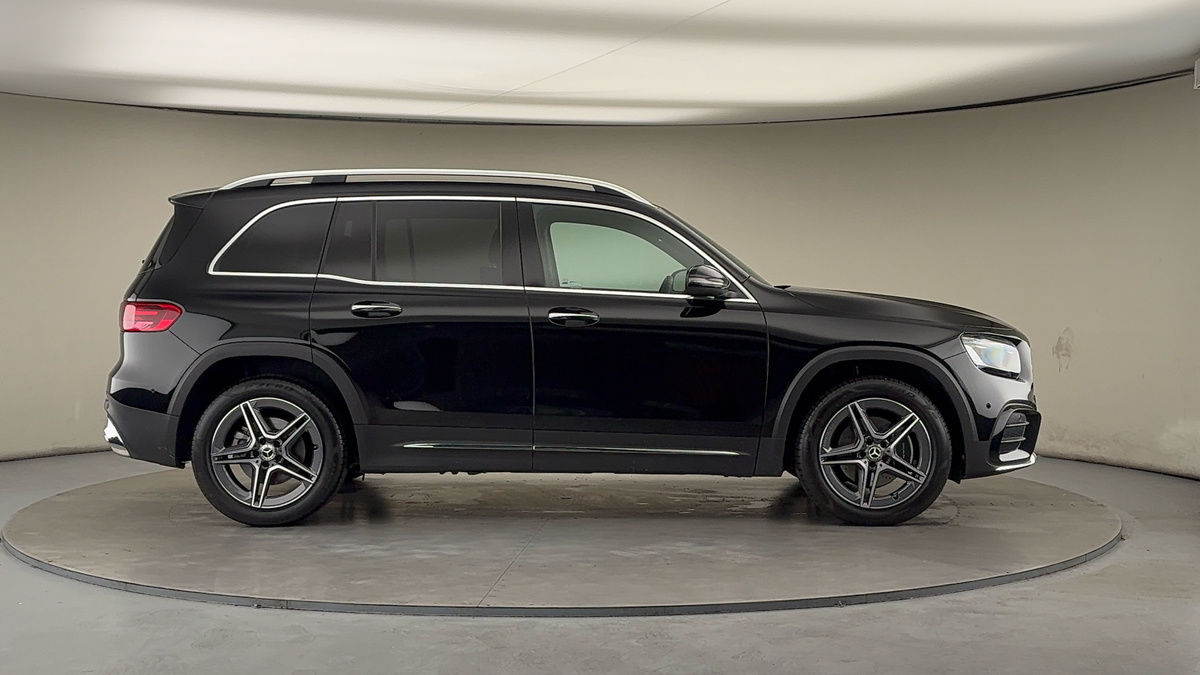 Mercedes-Benz GLB Image 16