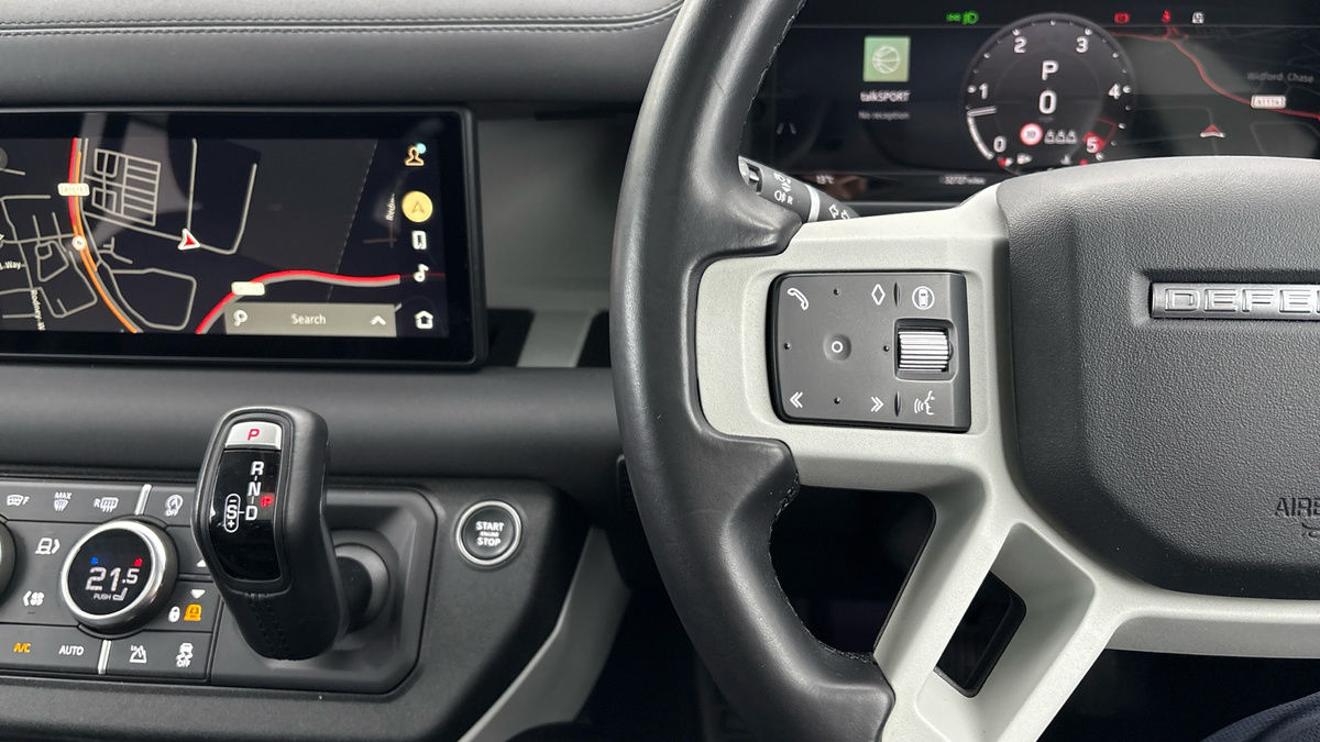 Land Rover Defender 110 Image 13