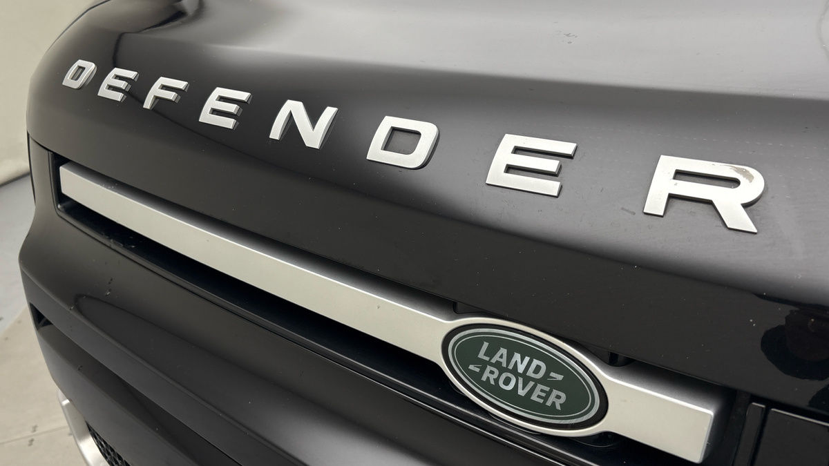 Land Rover Defender 90 Image 24