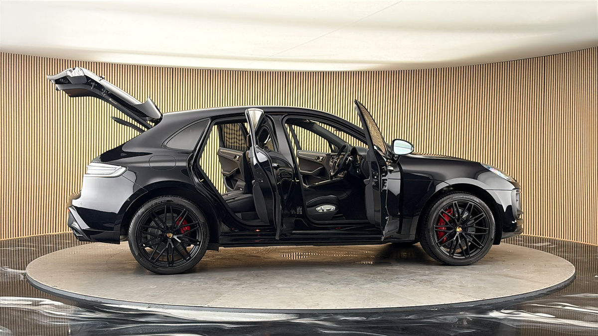 More views of Porsche Macan