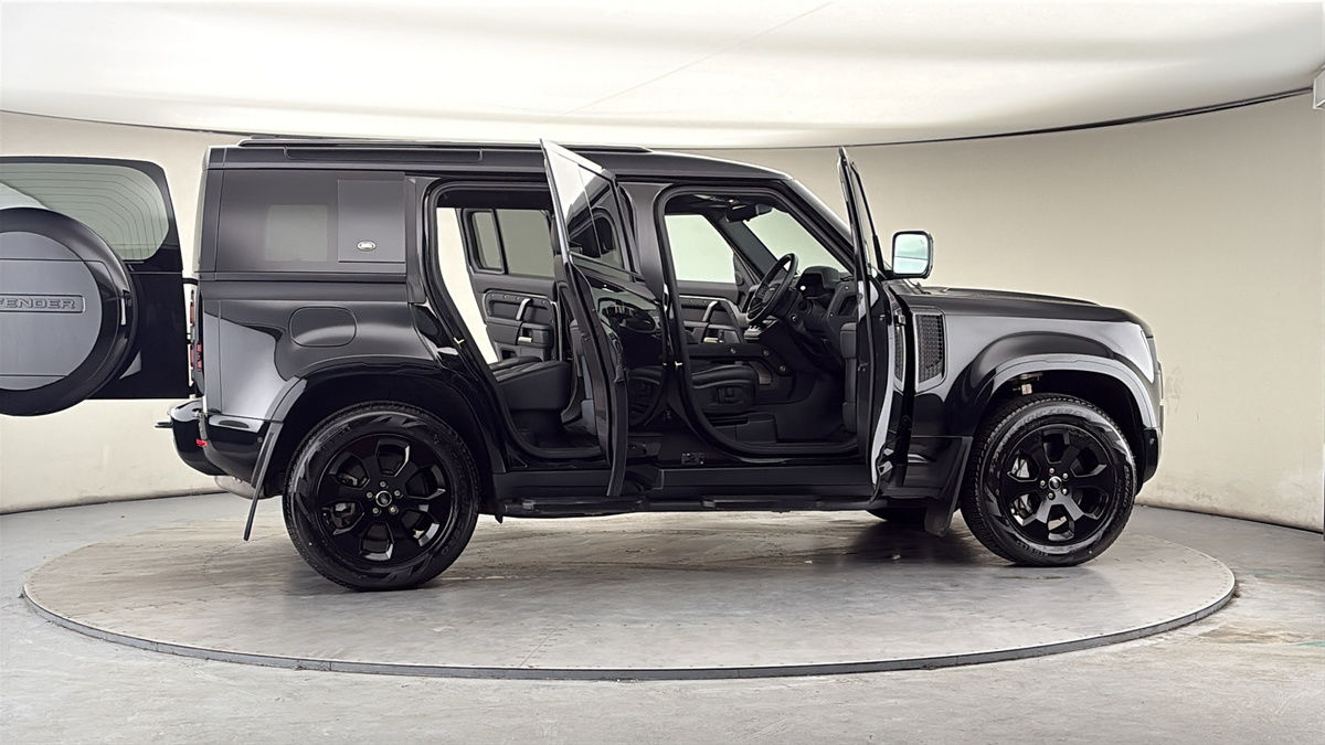 More views of Land Rover Defender 110