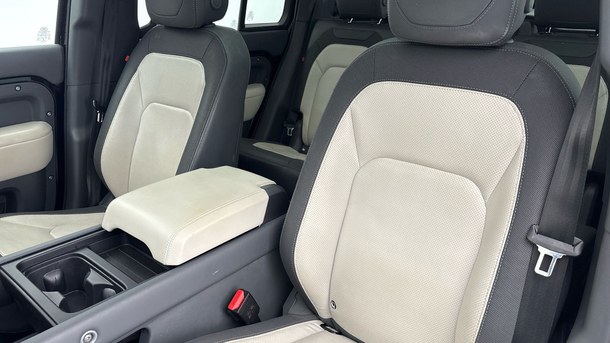 Land Rover Defender 110 Urban Image 7