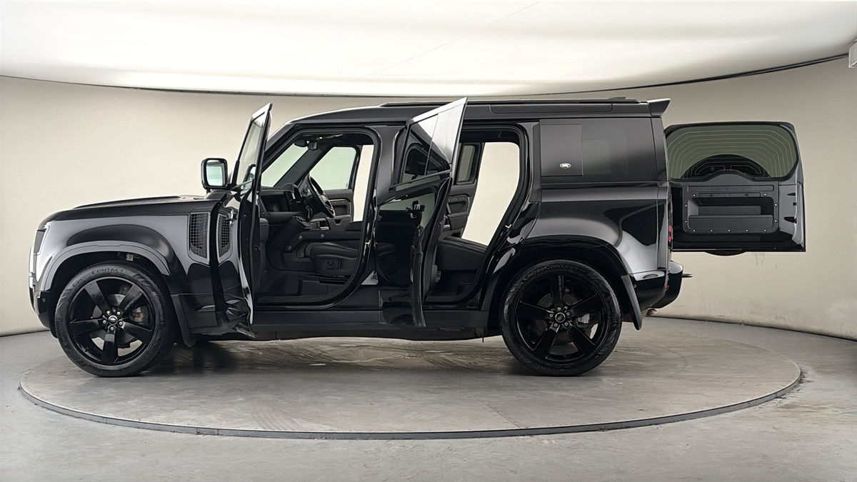 More views of Land Rover Defender 110