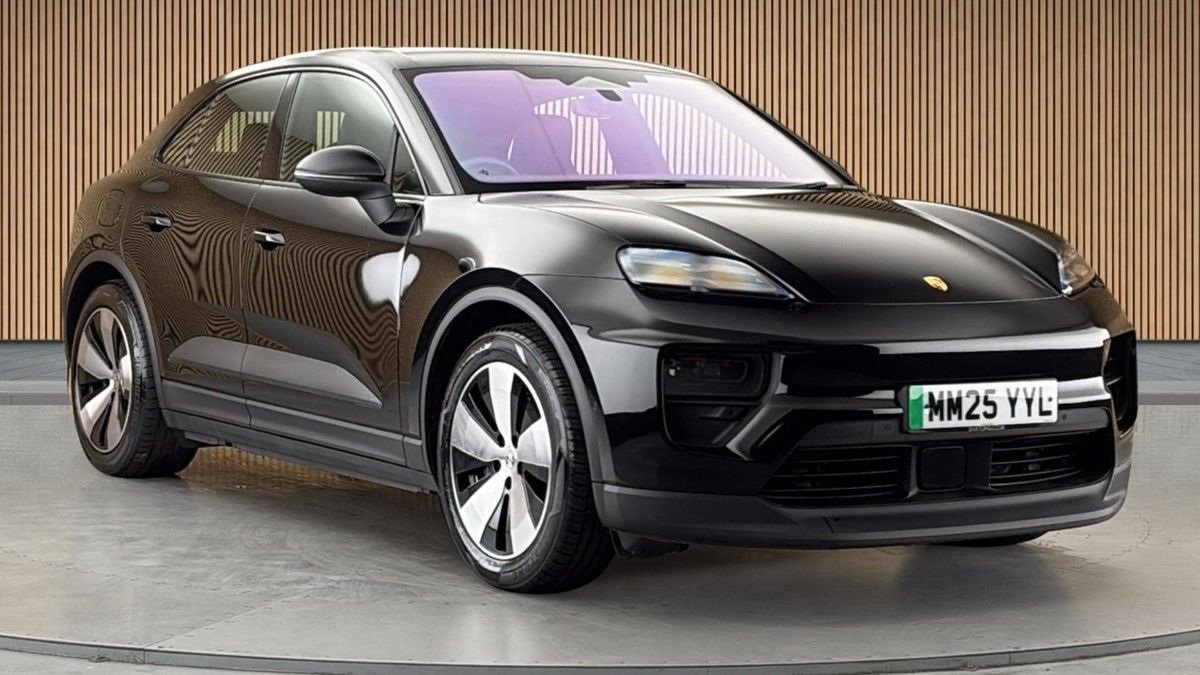 Porsche Macan Sticky Header Image