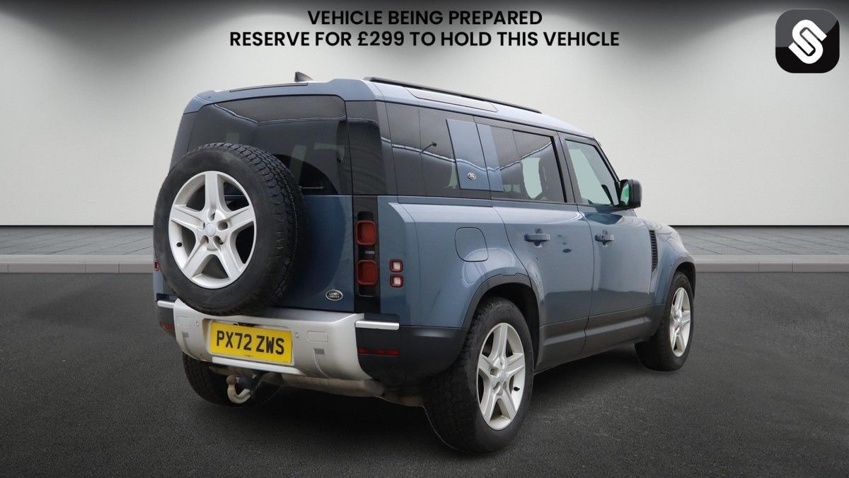 Land Rover Defender 110 Image 4