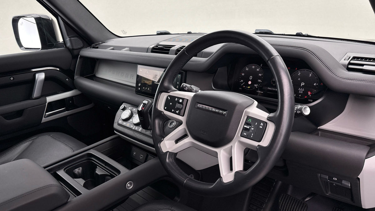 Land Rover Defender 110 Image 5