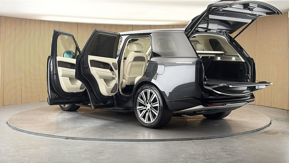 More views of Land Rover Range Rover