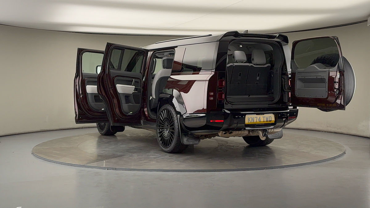 Land Rover Defender 130 Urban Image 23