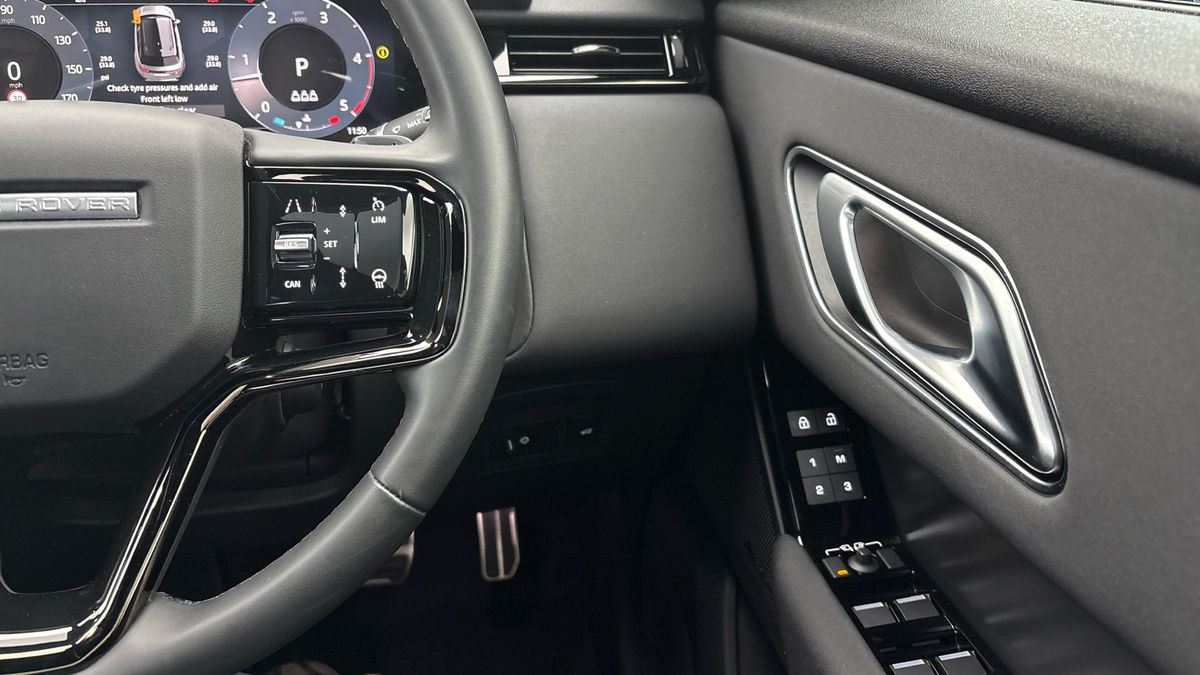 Land Rover Range Rover Velar Image 14