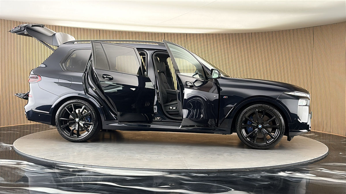 More views of BMW X7