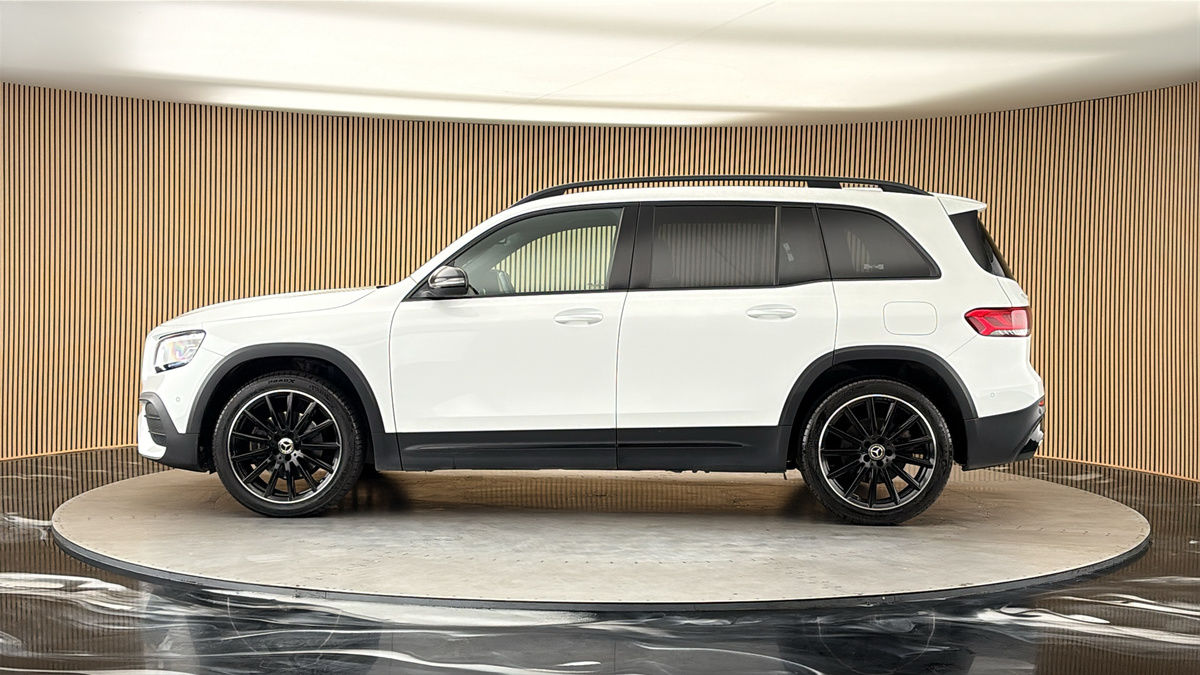 Mercedes-Benz GLB Image 15