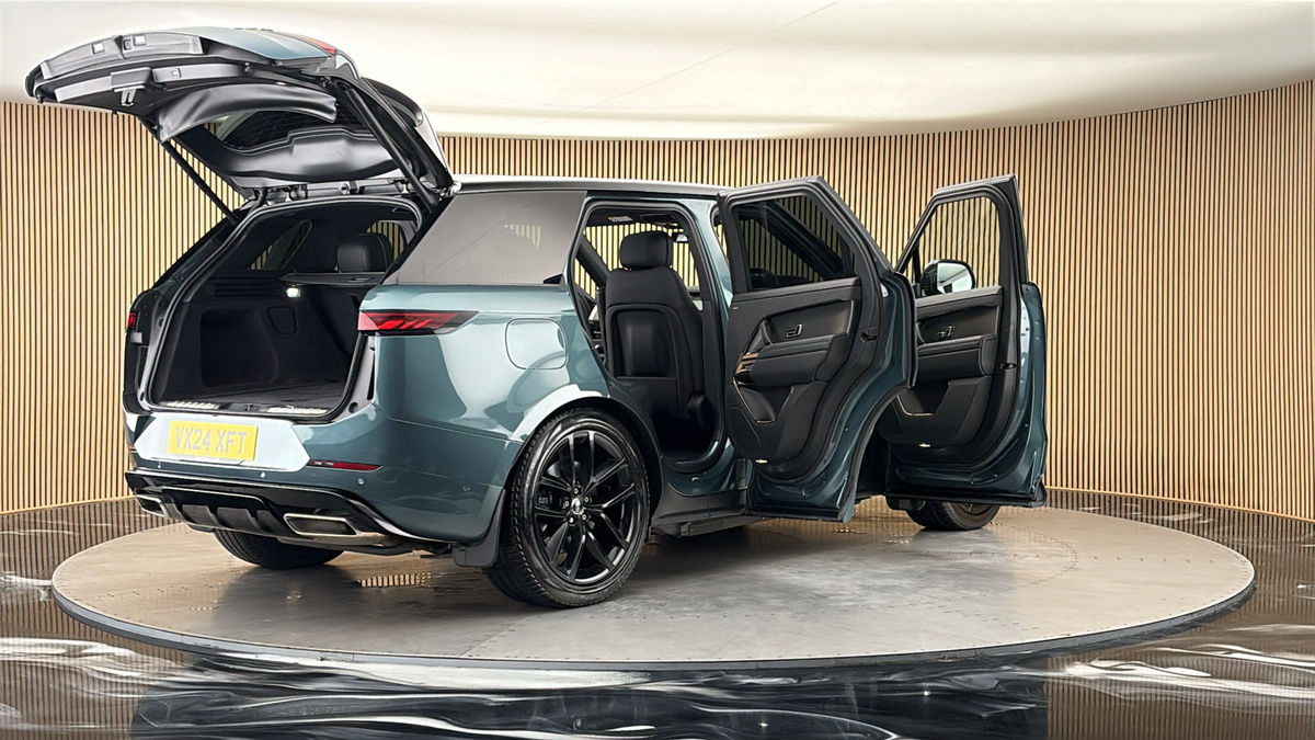 More views of Land Rover Range Rover Sport