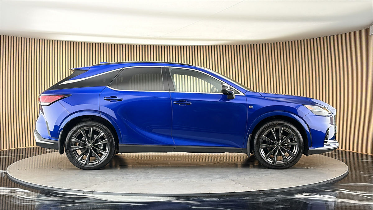 Lexus RX Image 16