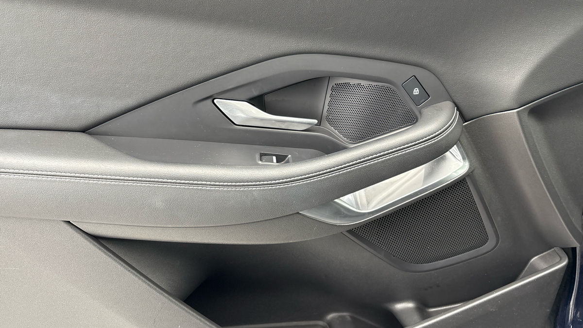 Jaguar E-PACE Image 19