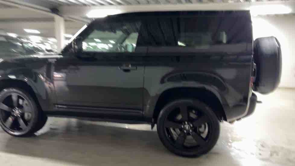 More views of Land Rover Defender 90