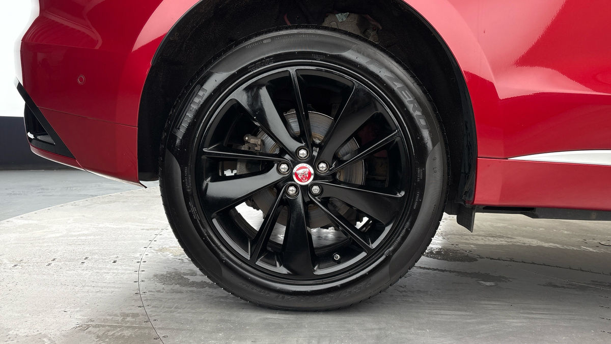 Jaguar F-PACE Image 10