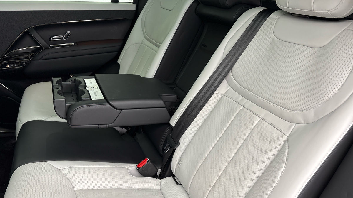 Land Rover Range Rover Sport Image 9