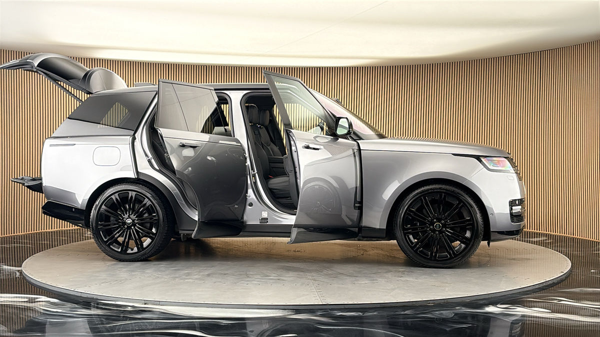 More views of Land Rover Range Rover