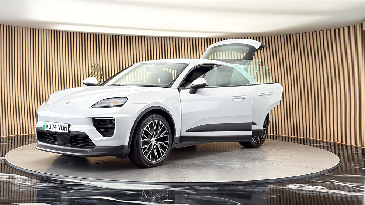 More views of Porsche Macan