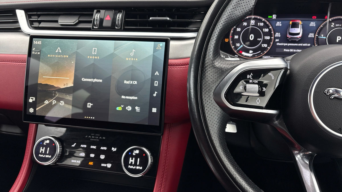 Jaguar F-PACE Image 13