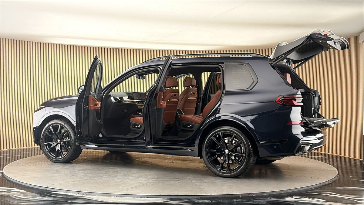 More views of BMW X7