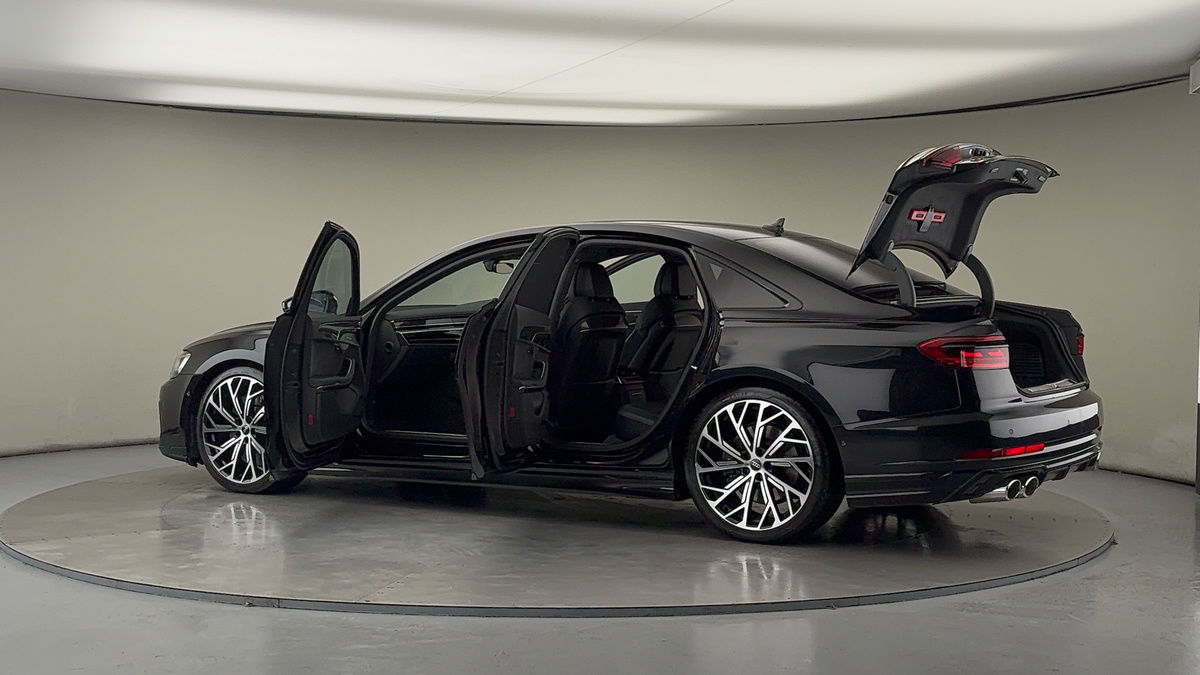 More views of Audi S8