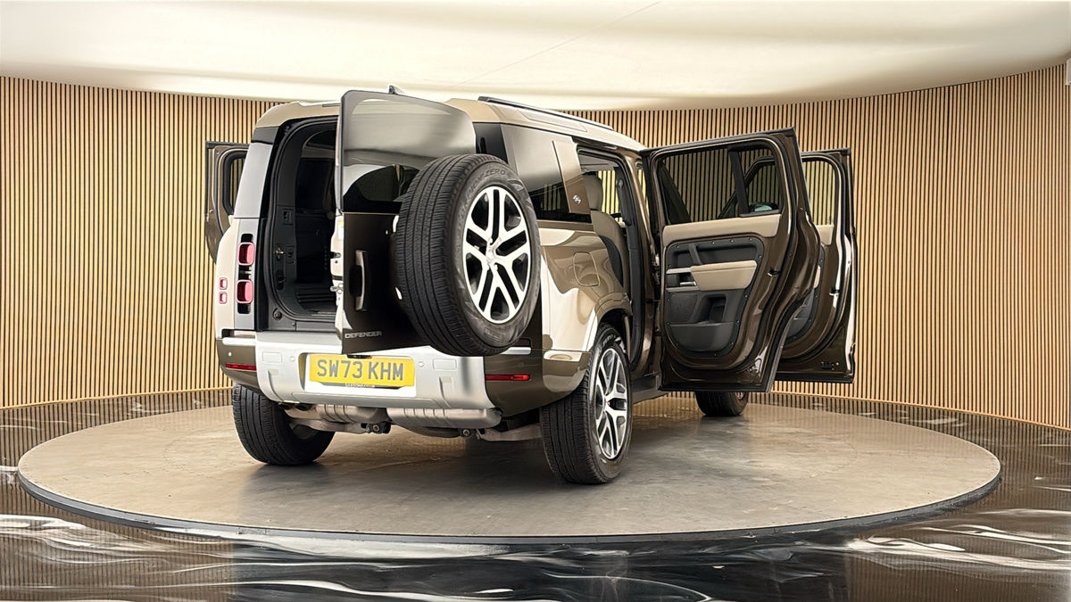 More views of Land Rover Defender 110