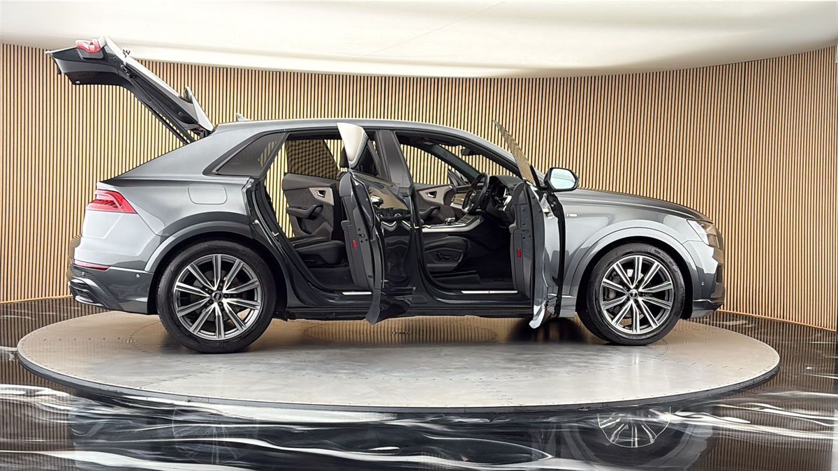 More views of Audi Q8
