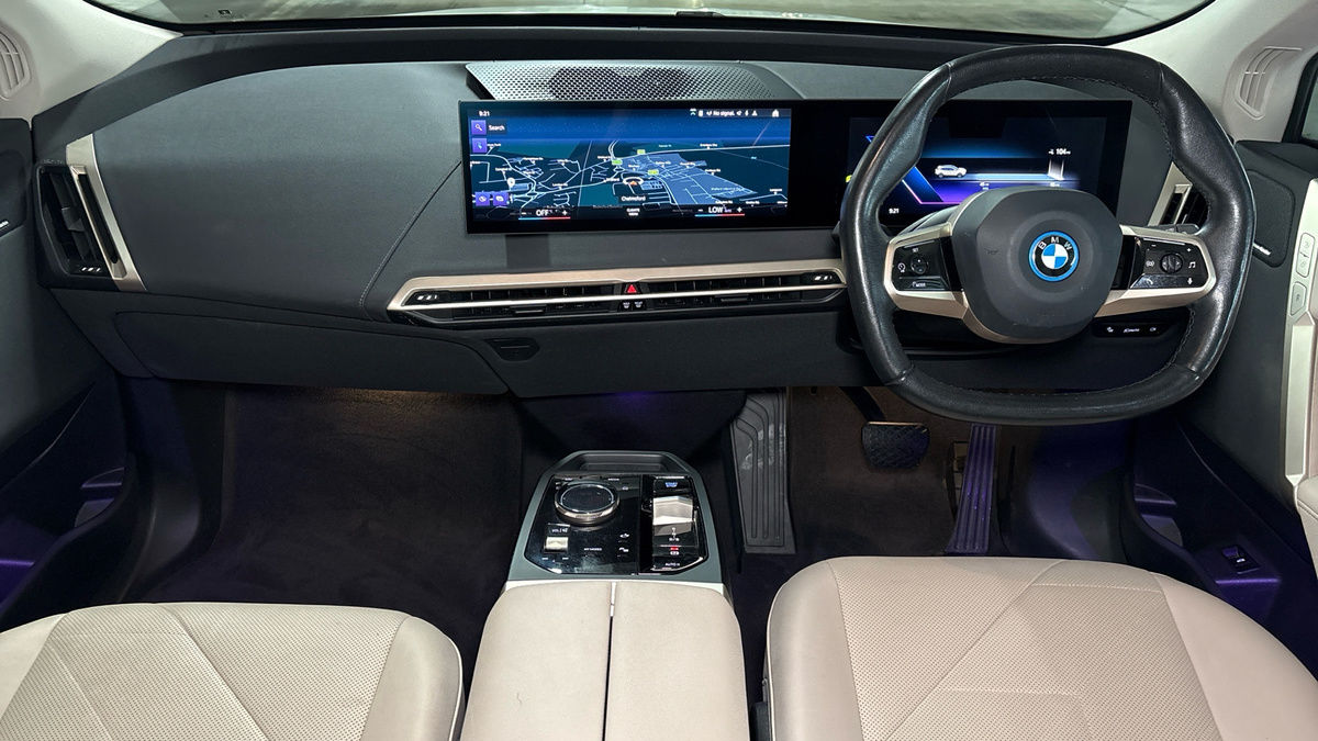 BMW iX Image 12