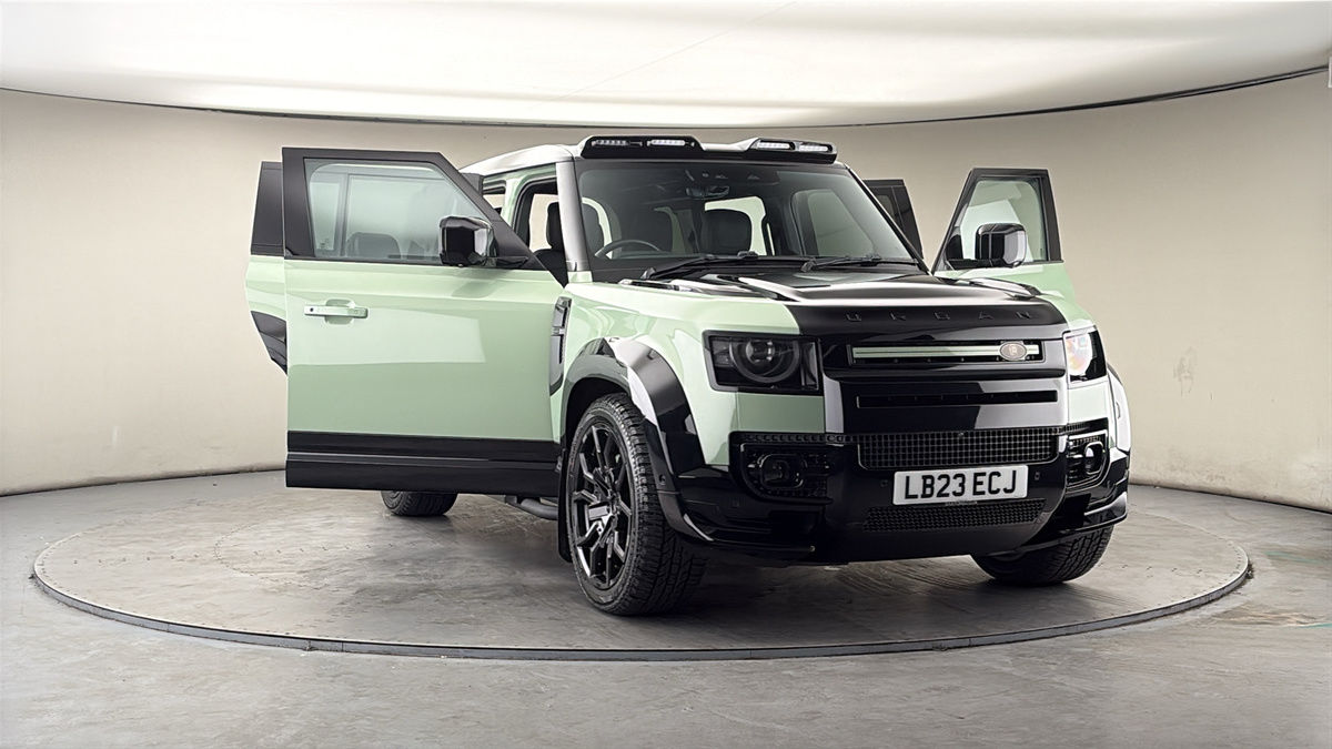 More views of Land Rover Defender 110