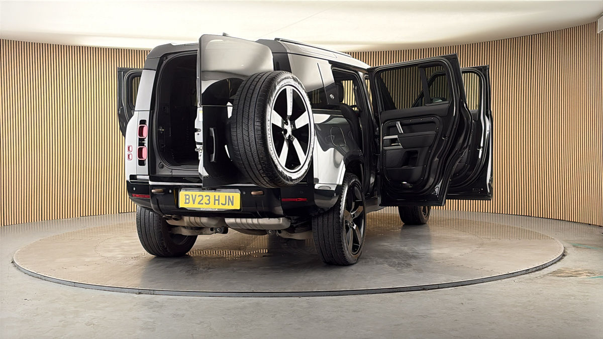 More views of Land Rover Defender 110