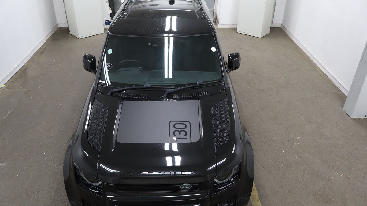 Land Rover Defender 130 Image 7