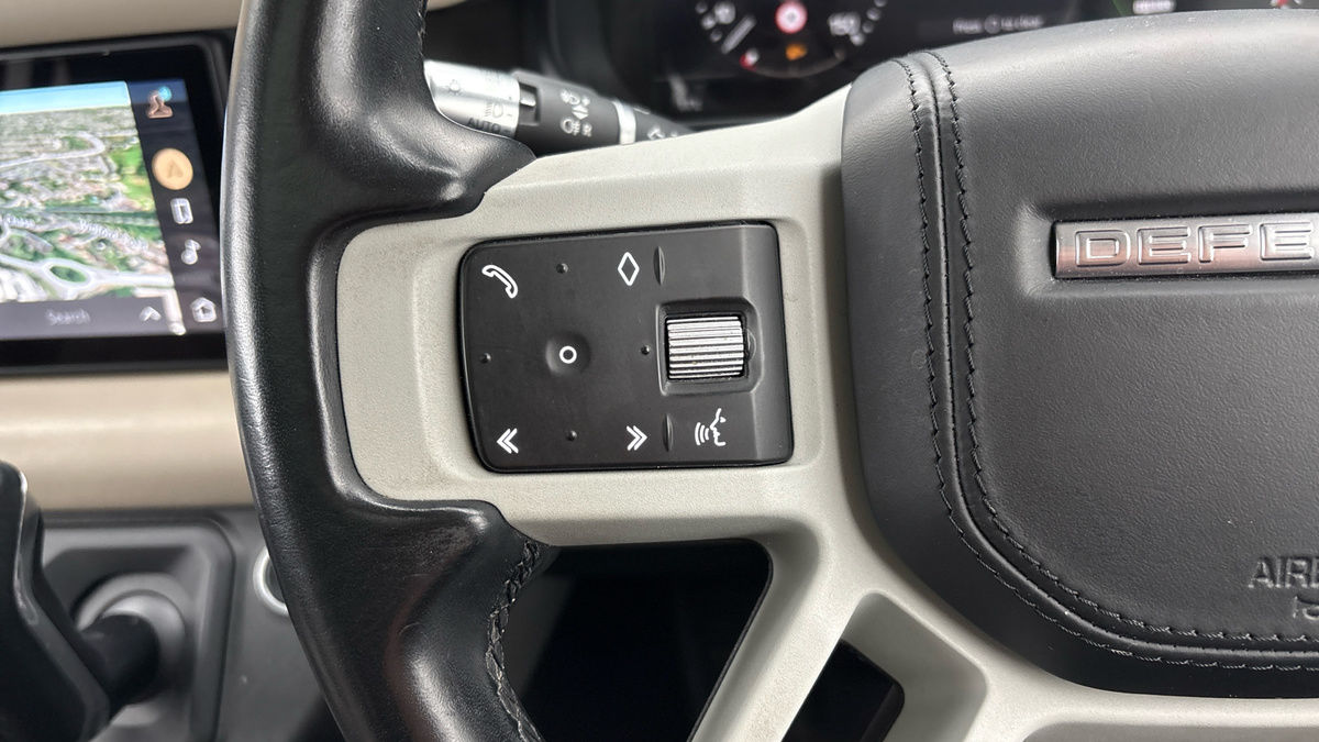 Land Rover Defender 110 Image 13