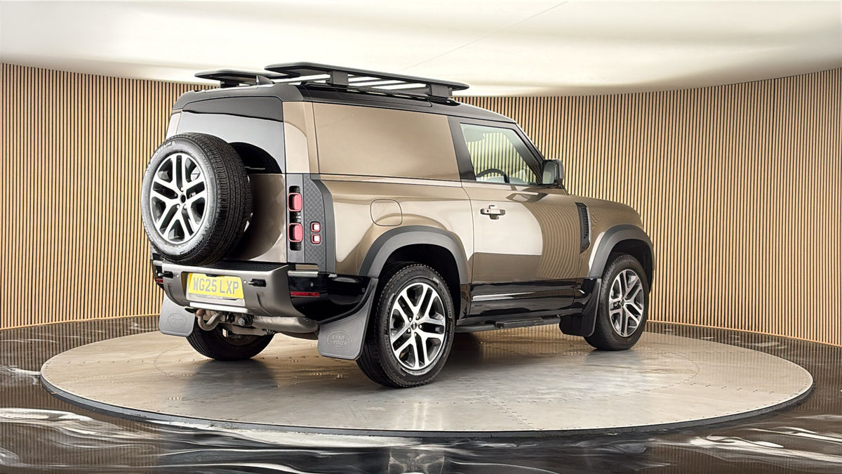 Land Rover Defender 90 Image 21