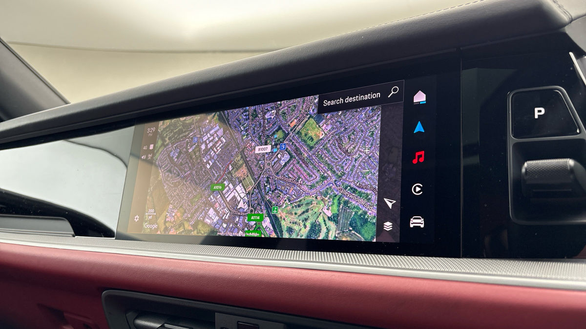 Porsche Cayenne Image 17